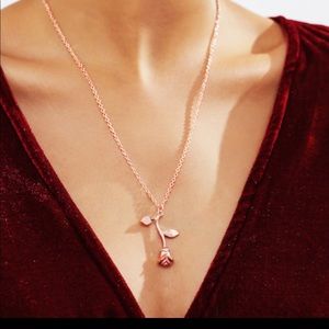 Rose pendant necklace